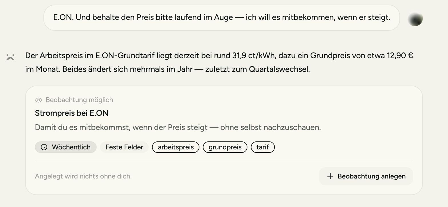 Ein Chatverlauf: unter der Antwort auf eine Frage nach dem Strompreis steht die Karte „Beobachtung möglich“ mit Titel, Takt und dem Knopf „Beobachtung anlegen“.