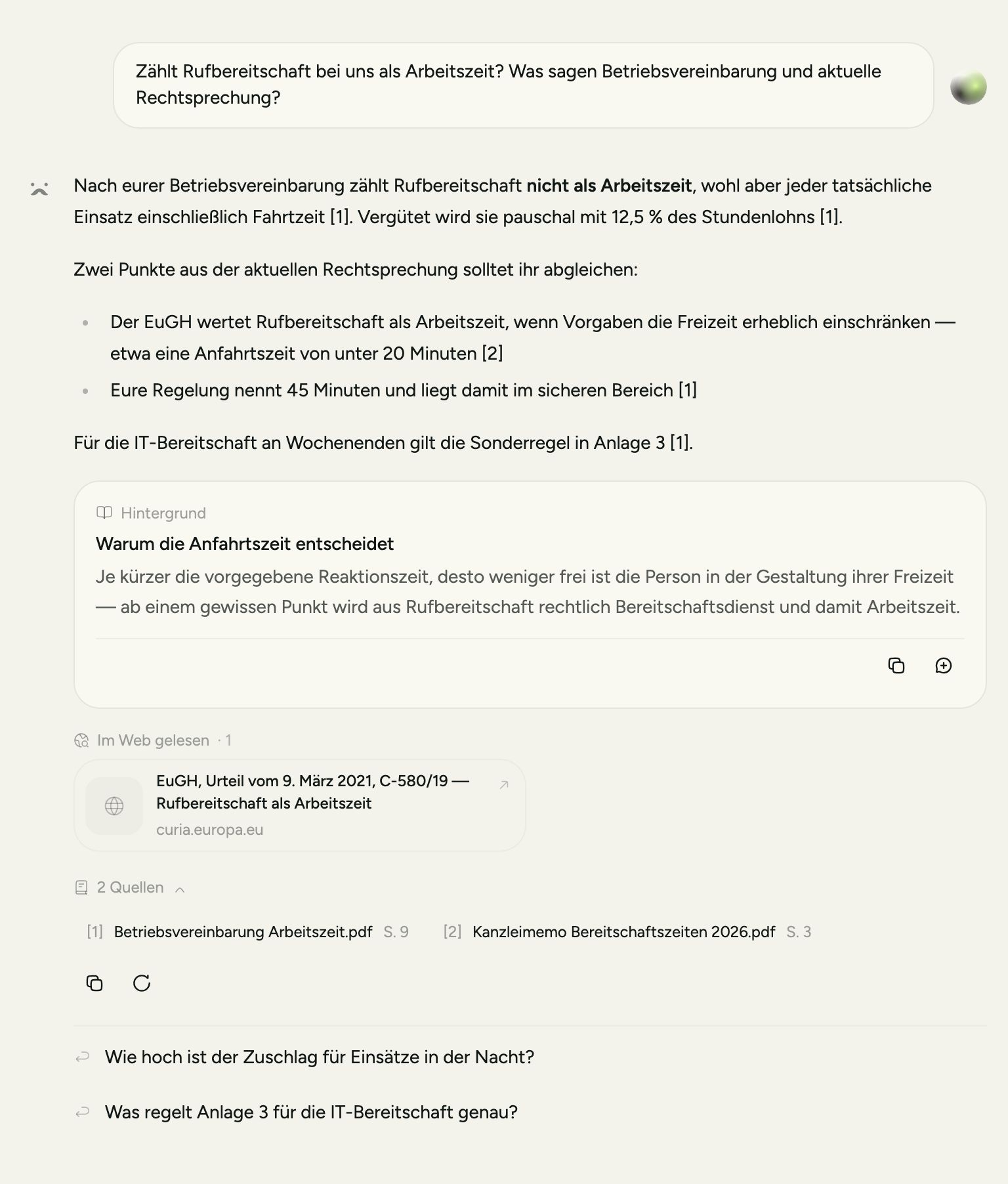 Eine Vryne-Antwort zur Frage, ob Rufbereitschaft als Arbeitszeit zählt: Regelung aus der Betriebsvereinbarung mit Fundstellen, Abgleich mit dem EuGH-Urteil C-580/19 als Webquelle und eine Hintergrund-Box zur Bedeutung der Anfahrtszeit.