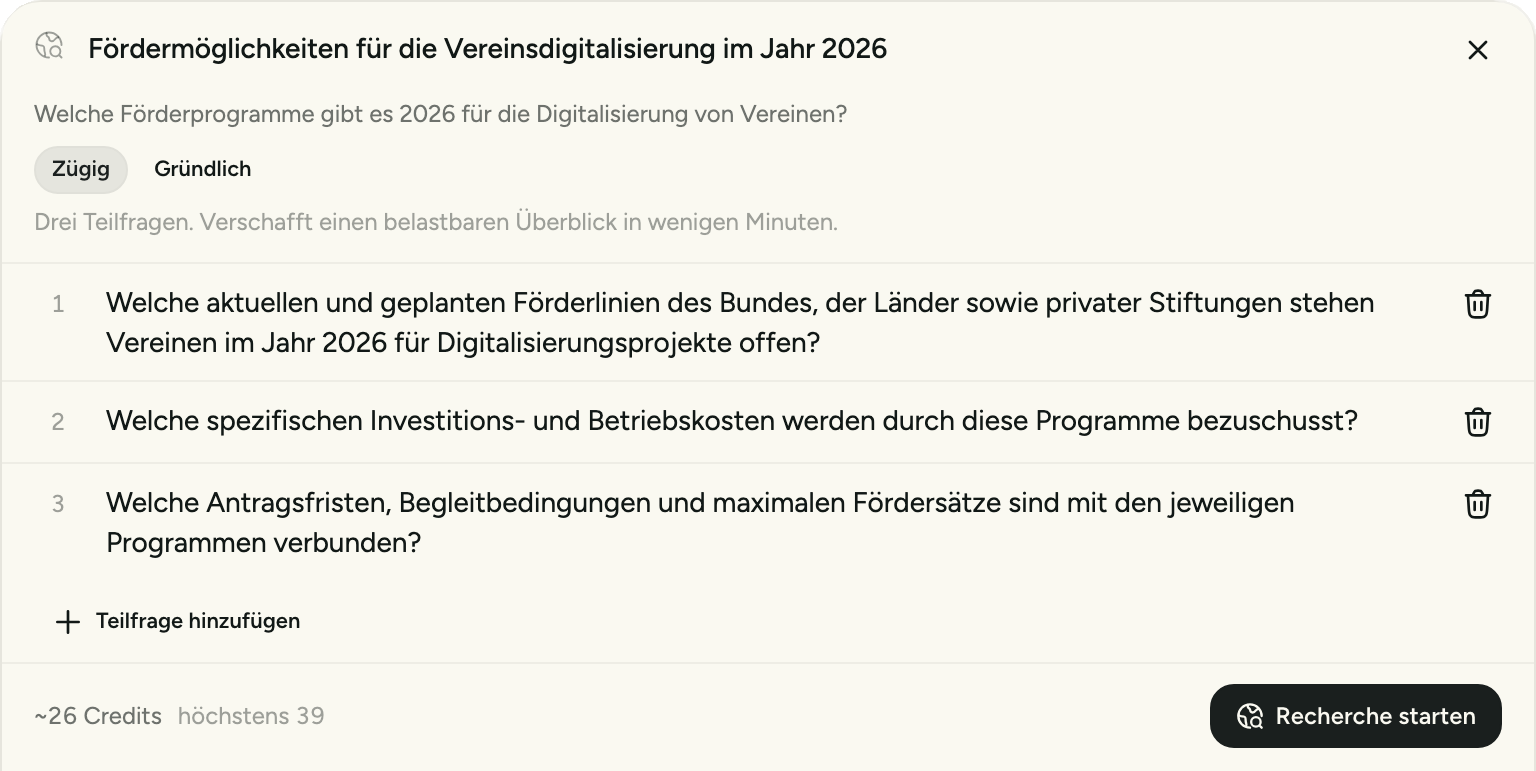 Der Rechercheplan über dem Eingabefeld: Titel „Fördermöglichkeiten für die Vereinsdigitalisierung im Jahr 2026“, die Wahl zwischen zügig und gründlich, drei nummerierte Teilfragen, dazu die Kostenschätzung und der Knopf „Recherche starten“.